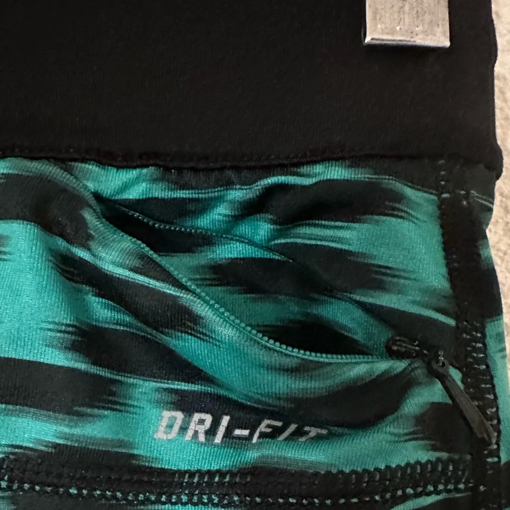 Nike Dri Fit Relay Athletic Crop Leggings Women Green/Black Size XS